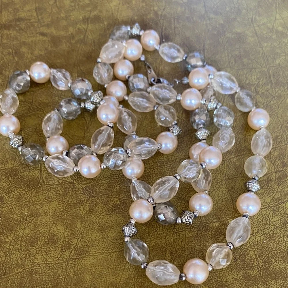 Vintage long Champagne faux Pearl and acrylic bead single Strand Necklace - Picture 5 of 6